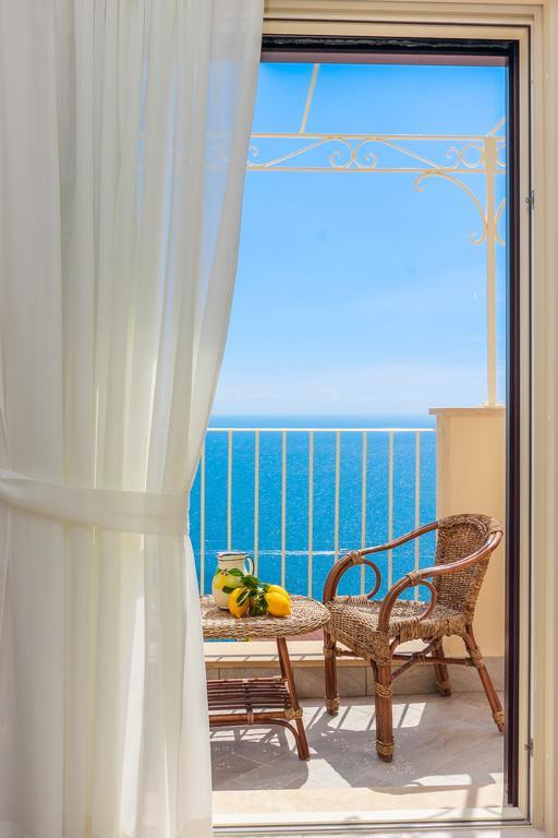 Suite Junior Deluxe con terraza y vistas al mar